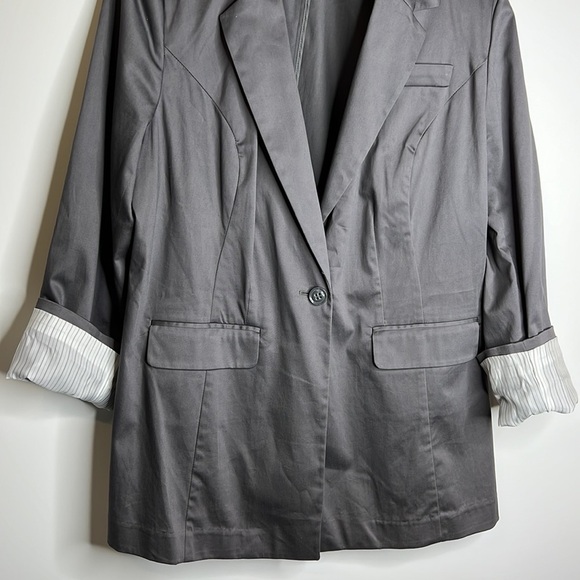 Lane Bryant Perfect Drape Blazer in gray, striped interior - Picture 10 of 10